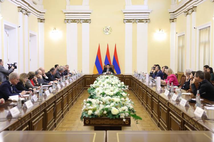 Ալեն Սիմոնյանն ընդունել է Հայաստանում հավատարմագրված ԵՄ դեսպաններին․ ի՞նչ են քննարկել
