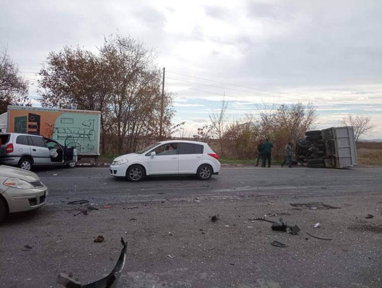 Խոշոր վթար Աշտարակ-Գյումրի ճանապարհին․ վիրավորներ կան (լուսանկարներ)