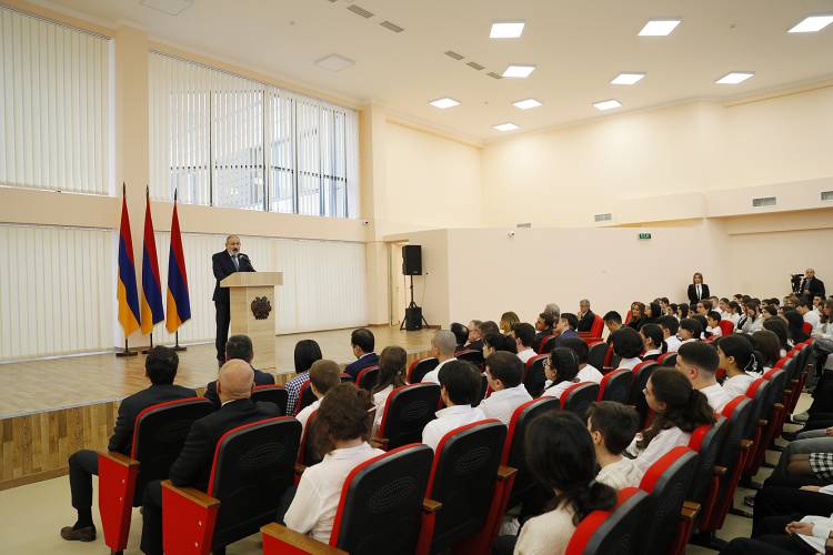 Փաշինյանն այցելել է Երևանի Ալեքսանդր Բլոկի անվան նորակառույց թիվ 122 դպրոց