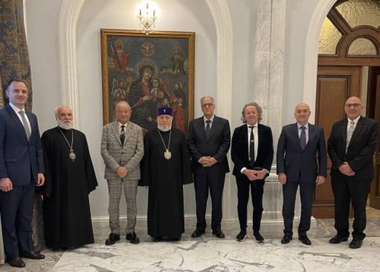 Ամենայն Հայոց Կաթողիկոսը եգիպտացի ղպտի գործարարի հետ քննարկել է բռնահանվածների մարտահրավերները