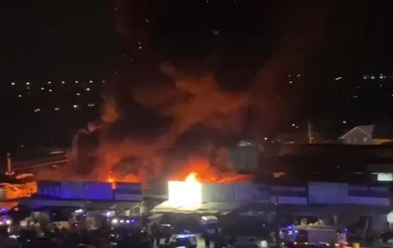 Դոնի Ռոստովում այրվում է հագուստի խոշորագույն «Տեմերնիկ» շուկան (տեսանյութ)