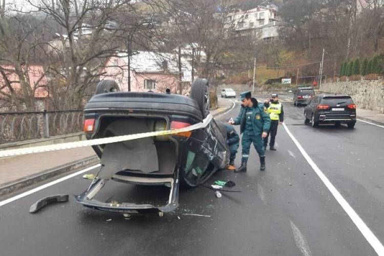 Opel է շրջվել․ վիրավոր կա