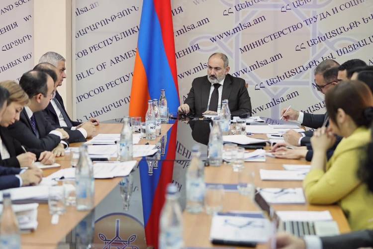 Փաշինյանն այցելել է Աշխատանքի և սոցիալական հարցերի նախարարություն․ մանրամասներ