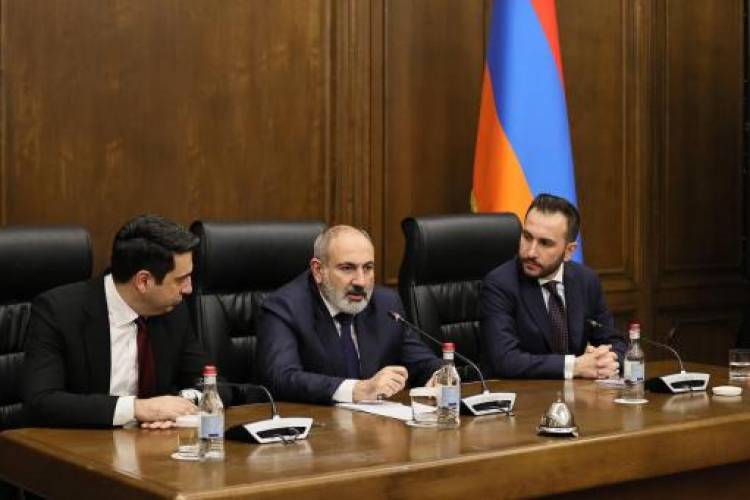 Փաշինյանը ԱԺ-ում հանդիպել է «ՔՊ» պատգամավորներին․ հայտնի է՝ ի՞նչ են քննարկել