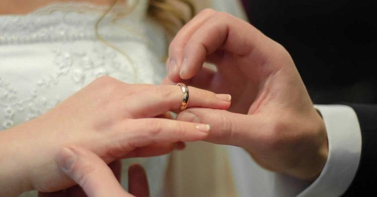 5 պատճառ ամուսնական մատանի կրելու համար