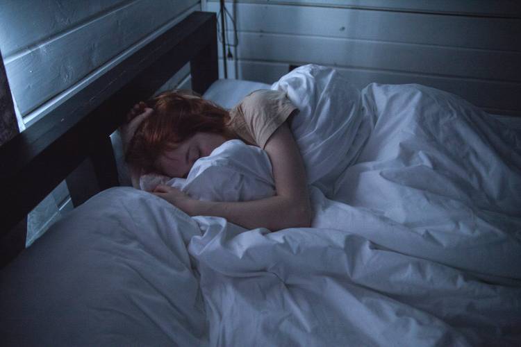 Ինչն է ստիպում մեզ արթնանալ գիշերը. ինչի մասին է նախազգուշացնում մարմինը
