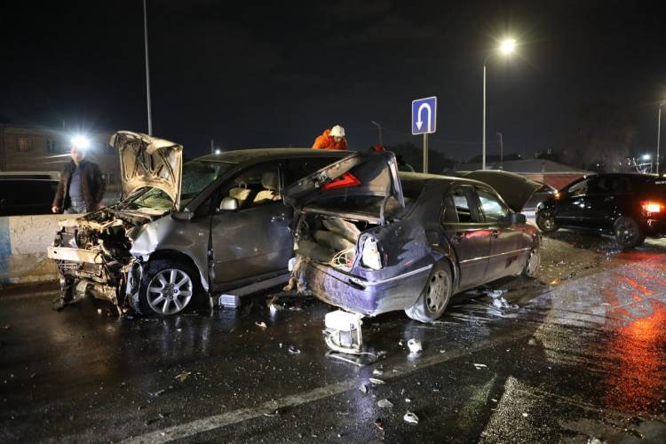 Շղթայական ավտովթար է եղել Երևանում, մեքենաներից մեկում հրդեհ է բռնկվել