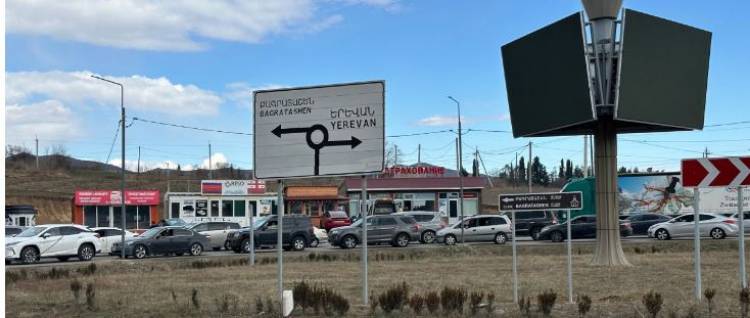 Ավտոմեքենաների հերթեր՝ հայ-վրացական սահմանին․ 300-ից ավել մեքենա է կուտակված