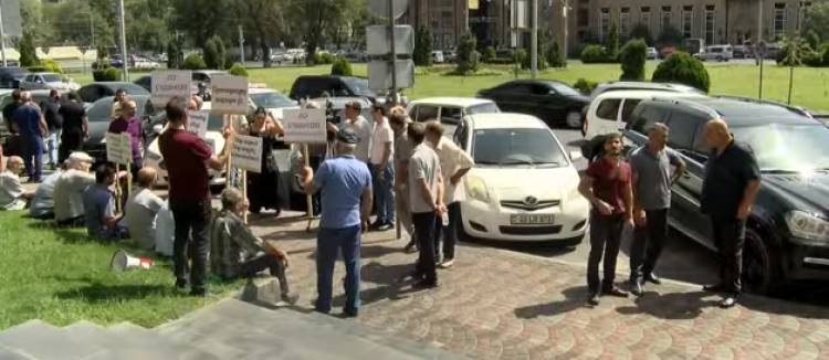 Այսօր առավոտից Երեւանի քաղաքապետարանի դիմաց թեժ կլինի. «Ժողովուրդ»