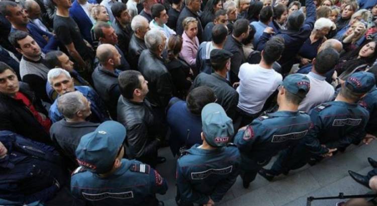 Կա՛մ հող տան, կա՛մ 1 ք/մ-ի դիմաց՝ 2 հազար դրամ. «Հրապարակ»