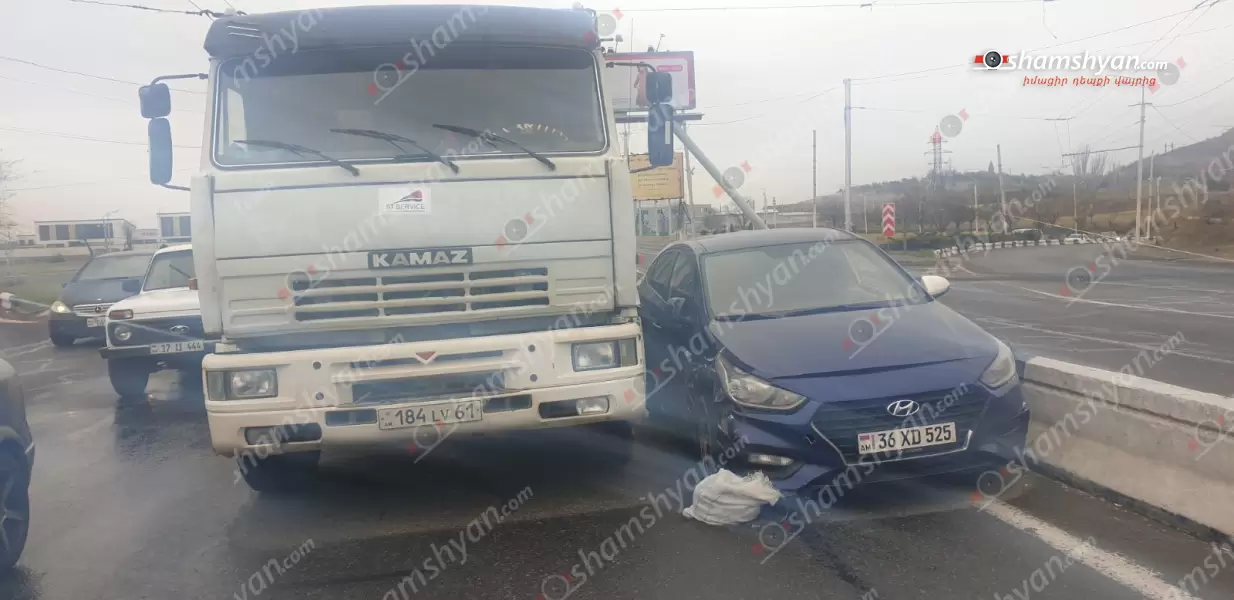 «КамАЗ»-ը վրաերթի է ենթարկել փողոցը չթույլատրելի հատվածով անցնող հետիոտնին և բախվել «Hyundai»-ին
