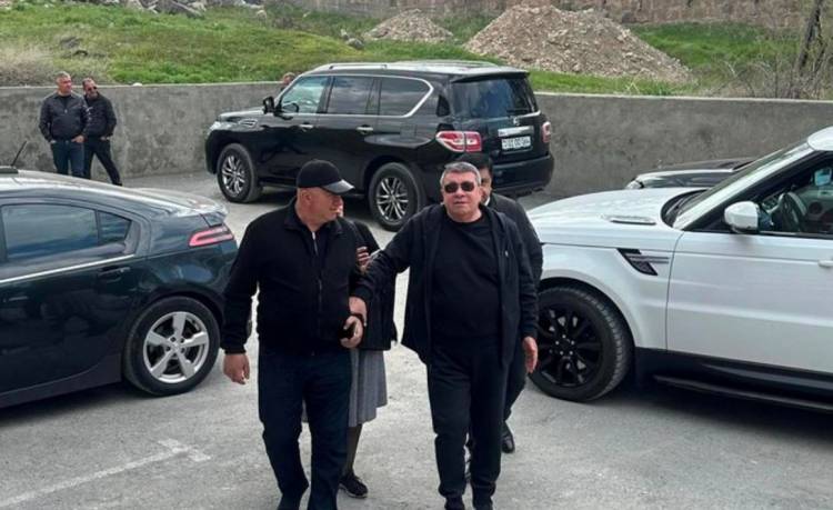 Մի դեպքում դատավորները դասի են, մյուս դեպքում բենզին չկա․ ուշագրավ իրավիճակ դատարաններում․ «Ժողովուրդ»