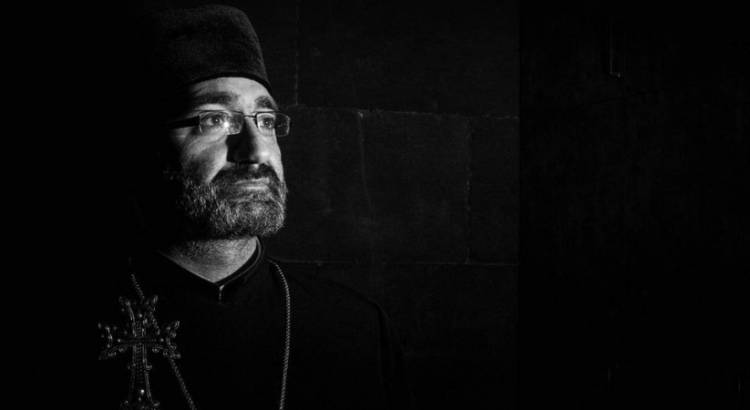 Կա՛մ տգիտություն ունեք, կա՛մ տգետ ու կույր եք կարծում ողջ ազգին․ քահանա Վարդանյանը՝ ՔՊ-ականներին