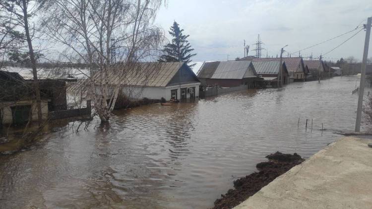 Օրենբուրգում ջրհեղեղից տուժած շրջաններից բնակիչների զանգվածային տարհանում է տեղի ունենում (տեսանյութ)