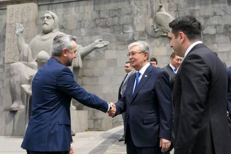 Ղազախստանի նախագահը Մատենդարանին է նվիրել Ալմա-Աթիում ծնված հայտնի հայ քանդակագործի քանդակը