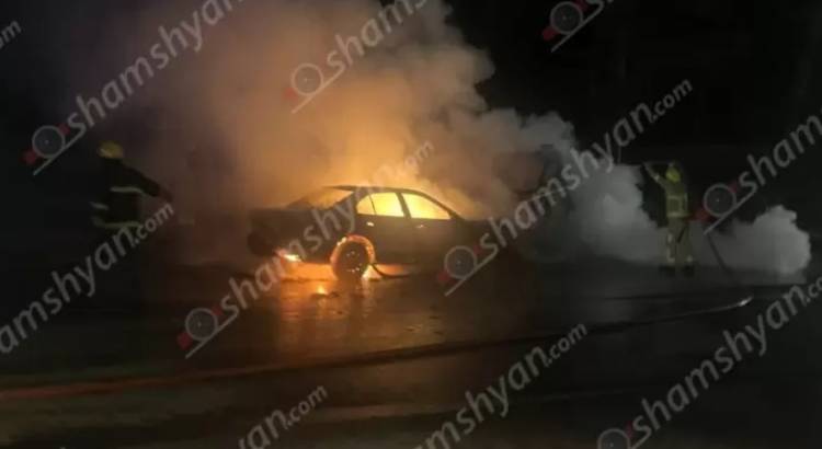 Խոշոր վթար-հրդեհ՝ Գյումրիում. բախվել են «Mercedes»-ն ու «ГАЗель»-ը, մեքենաները վերածվել են մոխրակույտի