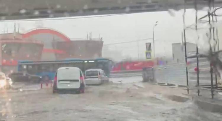 Մոսկվայում այսօրվա անձրևը ջրհեղեղի է հասցրել (տեսանյութ)