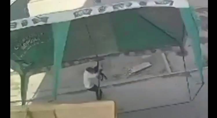 Օմսկում քամուց շրջված վրանը տապալել է մի կնոջ (տեսանյութ)