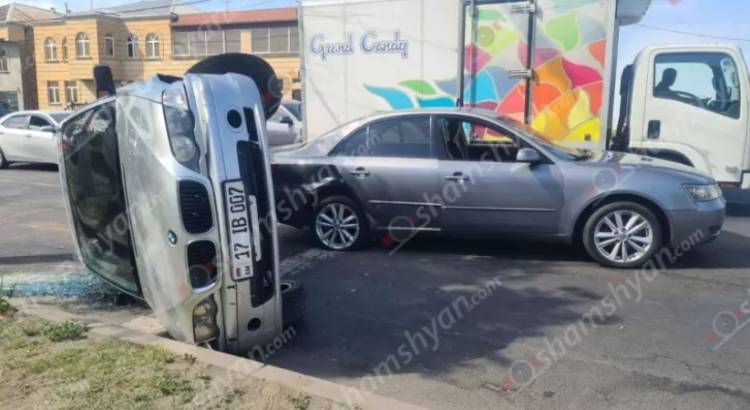 Վթար՝ Երևանում. բախվել են «Hyundai Sonata»-ն ու «BMW»-ն