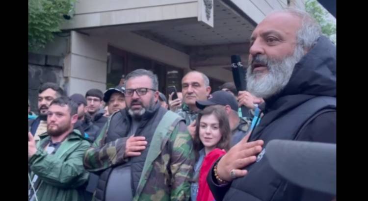 «ՏաԼույս»-ը դիմավորեց երթի մասնակիցներին․ միասին կատարեցին Հայաստանի և Արցախի օրհներգերը (տեսանյութ)