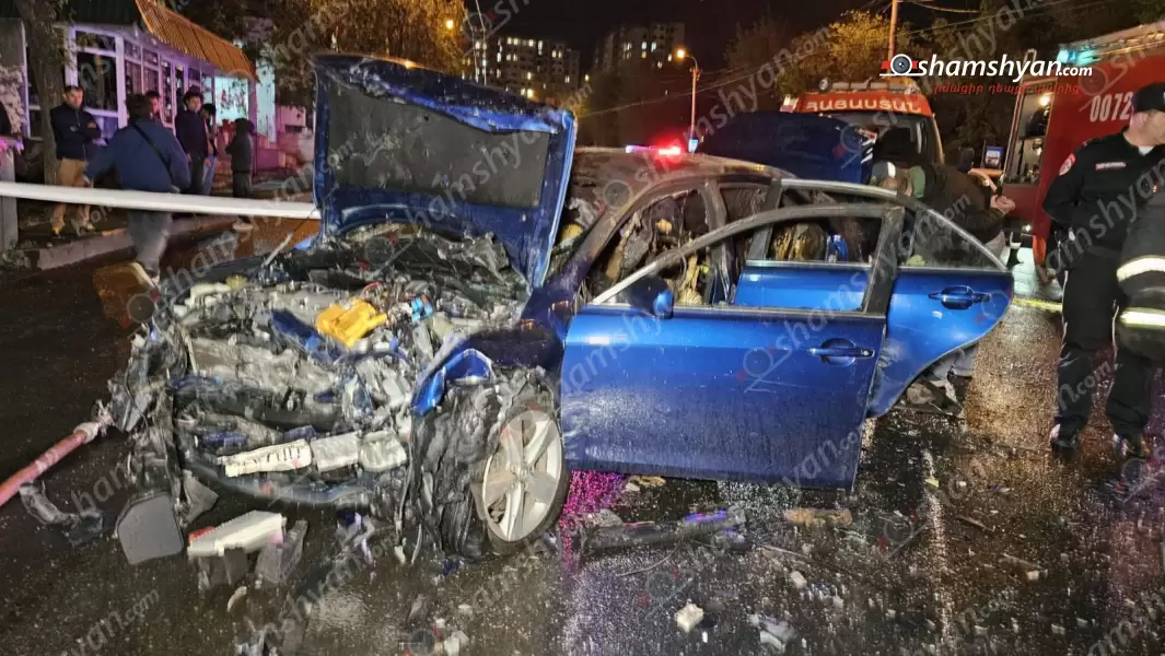 Խոշոր ավտովթար-հրդեհ՝ Երևանում․ դպրոցի դիմաց բախվել են և 2 Toyota-ներն ու Honda-ն