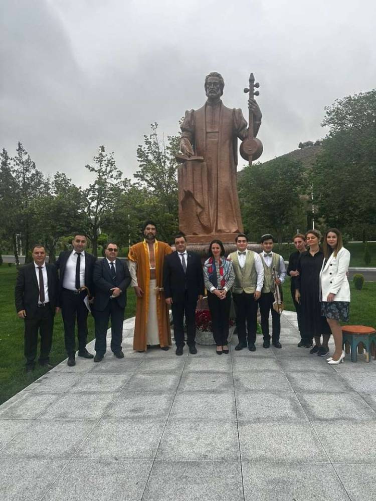 Աշխաբադում բացվել է Սայաթ-Նովայի արձանը