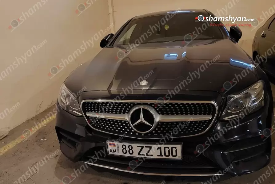 Երիտասարդ կին վարորդը «Mercedes»-ը վարել է կեղծ հատուկ կտրոնով