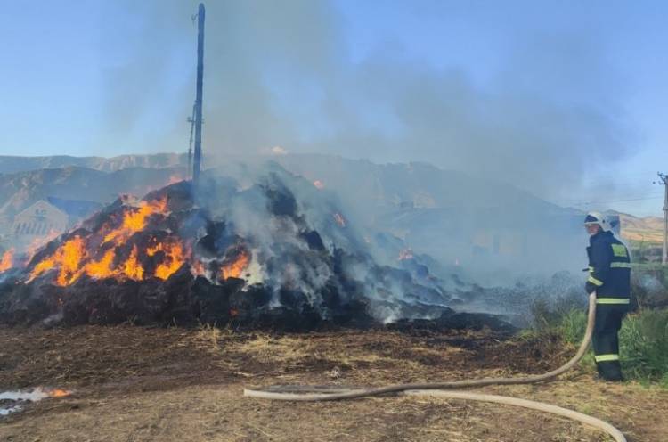 Երասխ գյուղում մոտ 2000 հակ անասնակեր է այրվել․որոնվող երեխան հայտնաբերվել է հարևան խոտի դեզի մեջ
