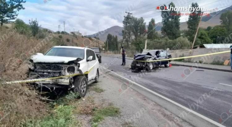 Խոշոր վթար՝ Լոռիում. բախվել են «Toyota Land Cruiser Prado»-ն ու «Mercedes»-ը, վիրավnրներ կան