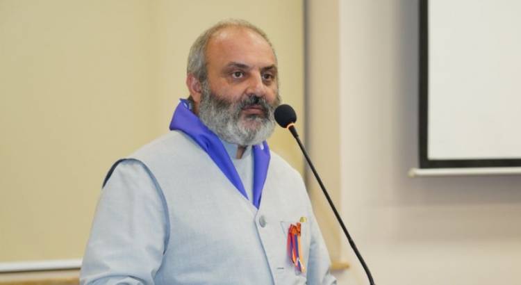 Երկու քարի արանքում․ եկեղեցին «նեղն է գցել» Բագրատ Սրբազանին