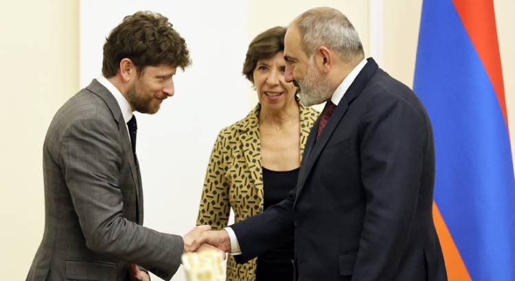Ֆրանսիայի դեապանի գրառումը նախ եւ առաջ ապտակ էր Փաշինյանին. Շարմազանով