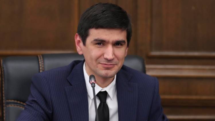 «Նենց բաներ են գրում, մազերս բիզ-բիզ են կանգնում»․ ինչո՞ւ է արձակուրդ գնացել Արագածոտնի մարզպետը