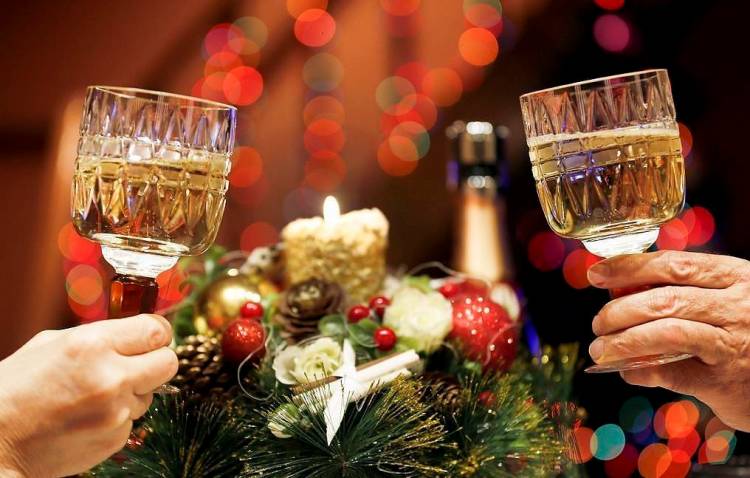 Բաժակների վտանգավոր զնգոց. ո՞վ բացարձակապես չպետք է շամպայն խմի