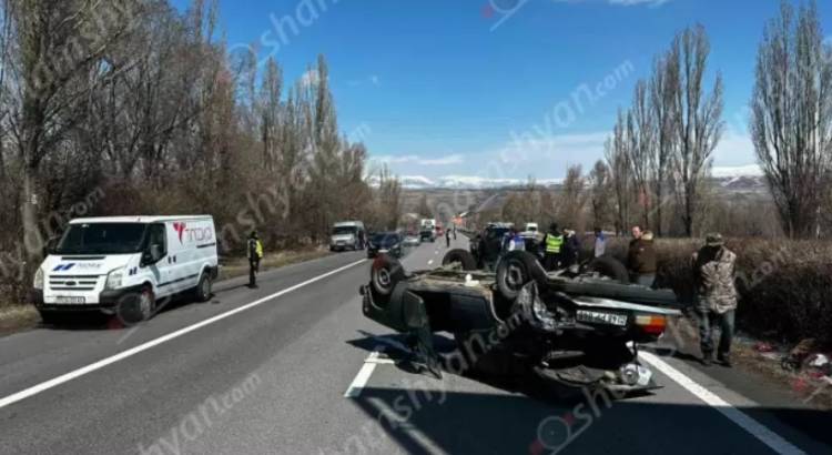 Բախվել են «Ford Transit» ու «ՎԱԶ 2107», վիրավnր կա․ Shamshyan