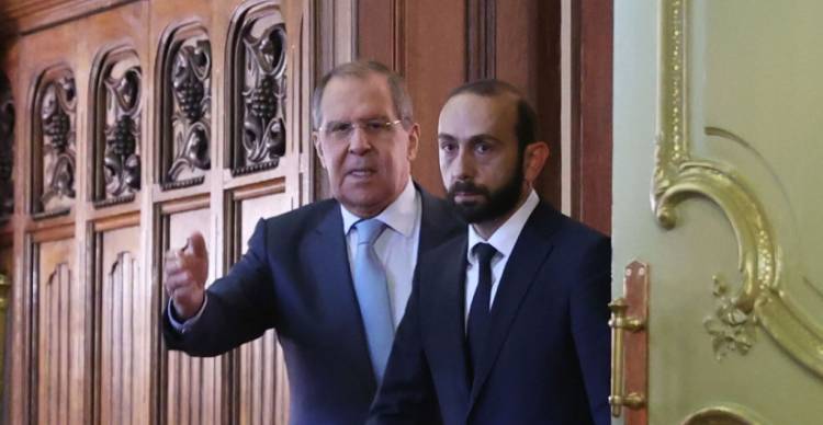 Լավրովը հեռախոսազրույց է ունեցել Արարատ Միրզոյանի հետ