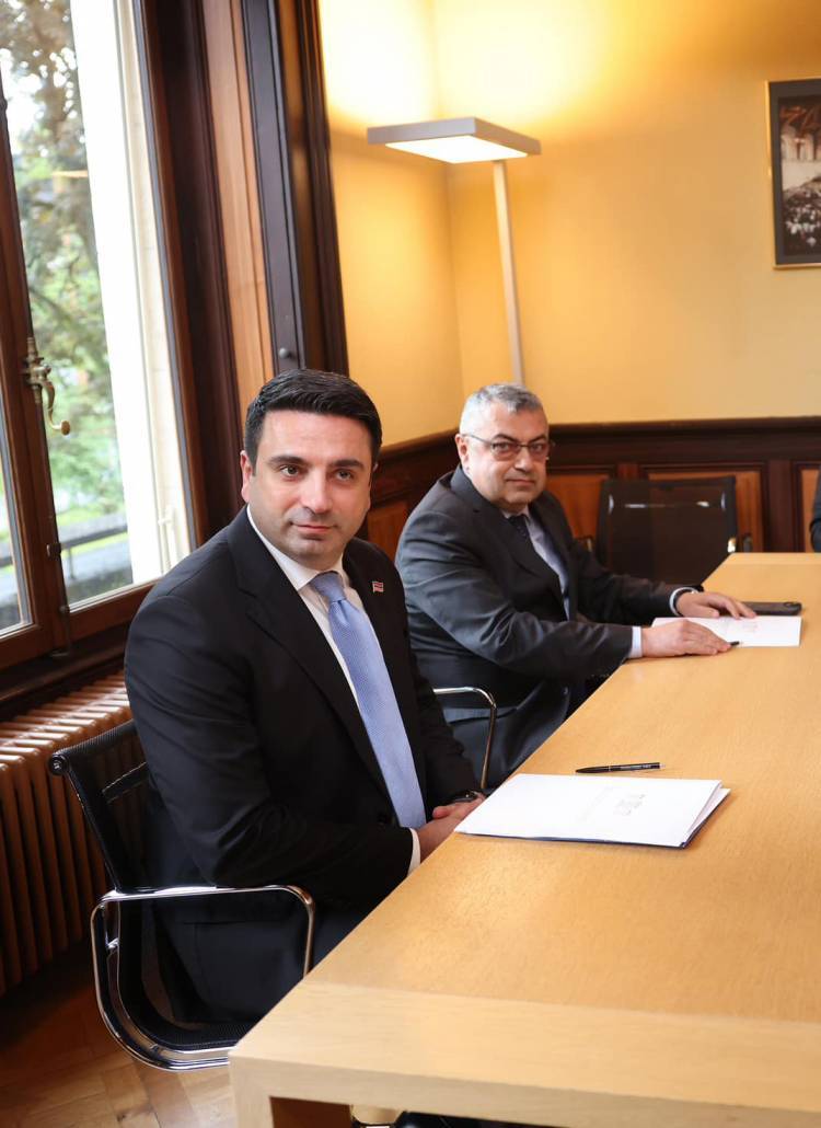 ԱԺ-ում ծնունդ էին նշում եւ իշխանականները, և ընդդիմադիրները․ «Հրապարակ»