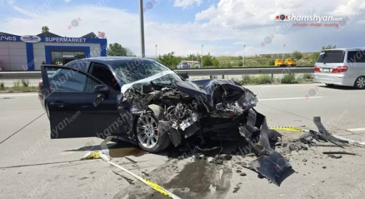Խոշոր վթար՝ Արարատում, «BMW»-ն բախվել է «KamAZ» բետոնախառնիչին, վիրավnր կա․ Shamshyan