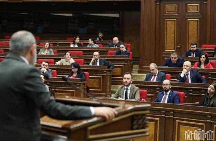 Ով ավելի բարձր ու ավելի թունդ «կքրֆի», ոտքի են ելել անգամ երբեմնի զուսպ ու հավասարակշիռ թվացողները․ «Հրապարակ»