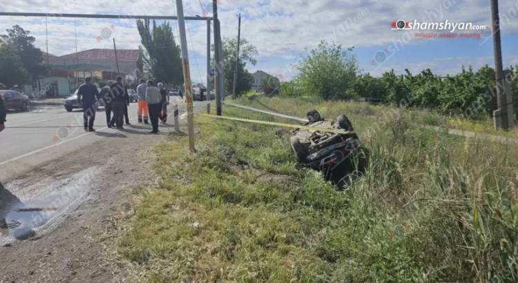 Բախվել են «Mercedes»-ն ու «Opel»-ը, վերջինը գլխիվայր հայտնվել է դաշտում, վիրավnրը պայմանագրային զինծառայող է