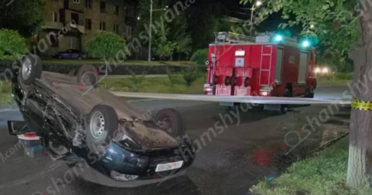 Բախվել են «Opel»-ն ու «Lada Priora»-ն. վերջինը վրաերթի է ենթարկել հետիոտնին ու գլխիվայր շրջվել