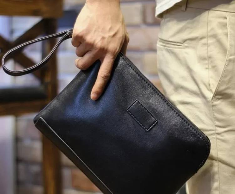 Օտարերկրացին գողացել է սրճարանում նստած քաղաքացու պայուսակը, բանկային քարտից էլ գումար կանխիկացրել
