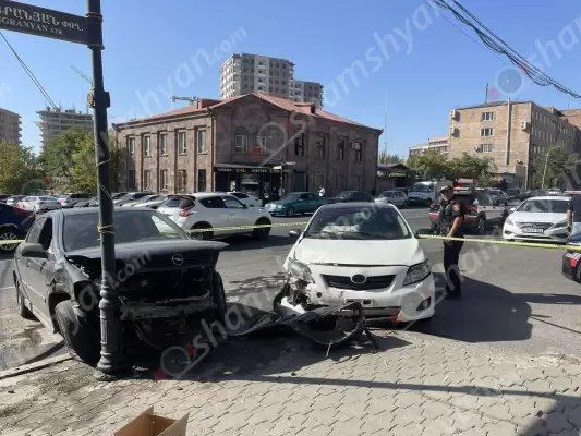 Ավտովթար-վրաերթ է տեղի ունեցել Երևանում, 4 հոգի վիրավորվել է Ավտովթար-վրաերթ է տեղի ունեցել Երևանում, 4 հոգի վիրավորվել է