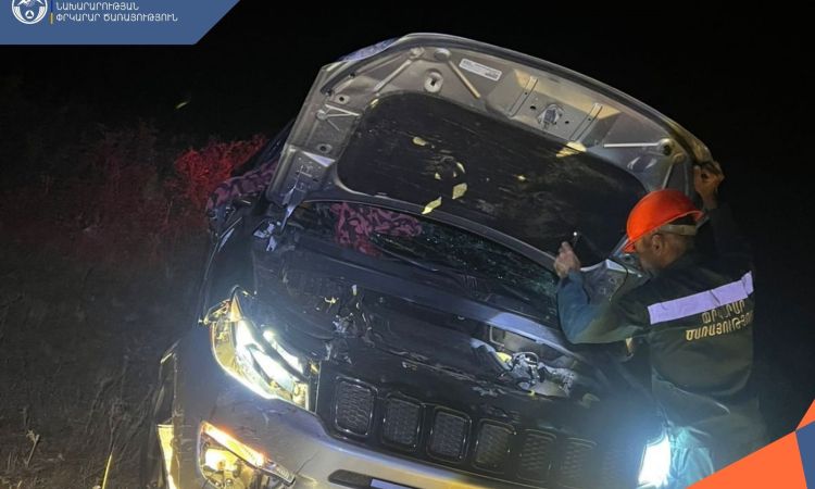 Երևան-Մեղրի ավտոճանապարհին «Jeep Compass»-ը հայտնվել է ձորում, կան հոսպիտալացվածներ Երևան-Մեղրի ավտոճանապարհին «Jeep Compass»-ը հայտնվել է ձորում, կան հոսպիտալացվածներ