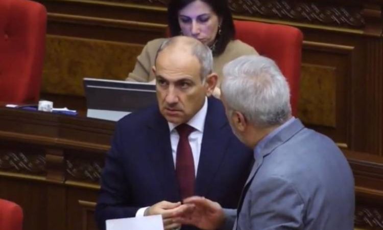 Փաշինյանը «քեն քշեց», Քոչարյանը՝ «բոչկա գլորեց»․ «Հրապարակ»