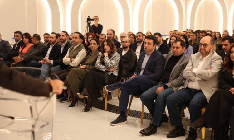 Փաշինյանը դուխ է տալիս թիմին․ «Հրապարակ»