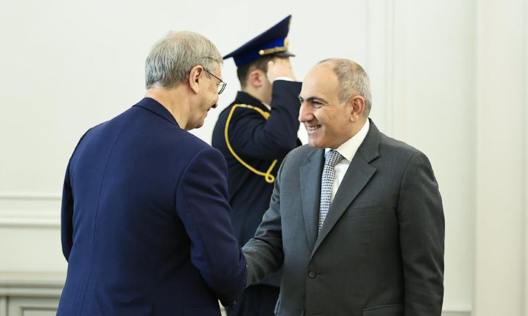 Ինչ է նվիրել ռուս գործարարը Նիկոլ Փաշինյանին. «Ժողովուրդ»