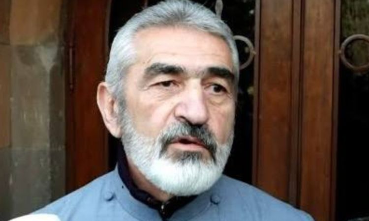 3 ՀԷԿ ունեցող սրբազանը հեռացավ պաշտոնից. Կաթողիկոսի դեմ արշավից -1. «Ժողովուրդ»