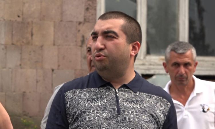 Աշխատակիցների բանկային քարտերը հավաքել են. գործարար Արման Հակոբջանյանի նոր բարքերը. «Ժողովուրդ»