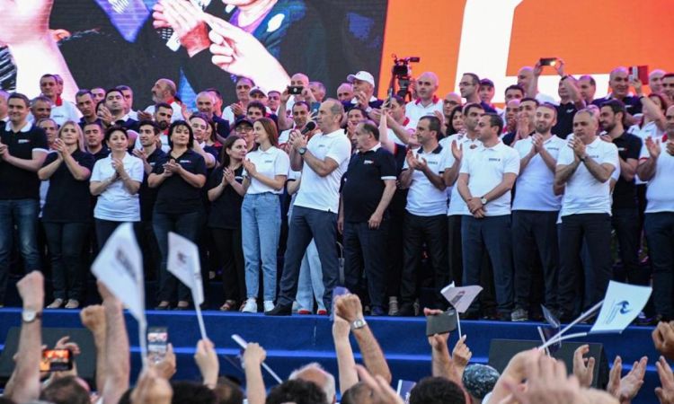 Ռոբերտ Քոչարյանի թիմը մեծ միջոցառում է նախապատրաստում․ «Հրապարակ»