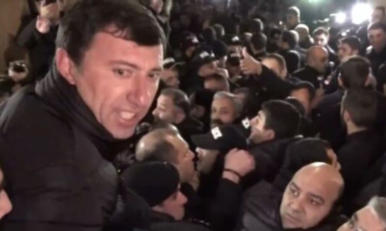 Մայր Աթոռում խուլիգանության դեպքով դատարանը պարտավորեցրել է քրեական վարույթ նախաձեռնել